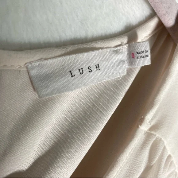 Lush Dress Womens Small Fit & Flare Empire Waist Beige Cream Lightweight V Neck‎ - Picture 3 of 9